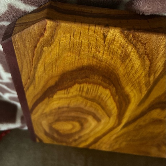Handcrafted Wooden Cutting Board with Handle - Picture 4 of 4